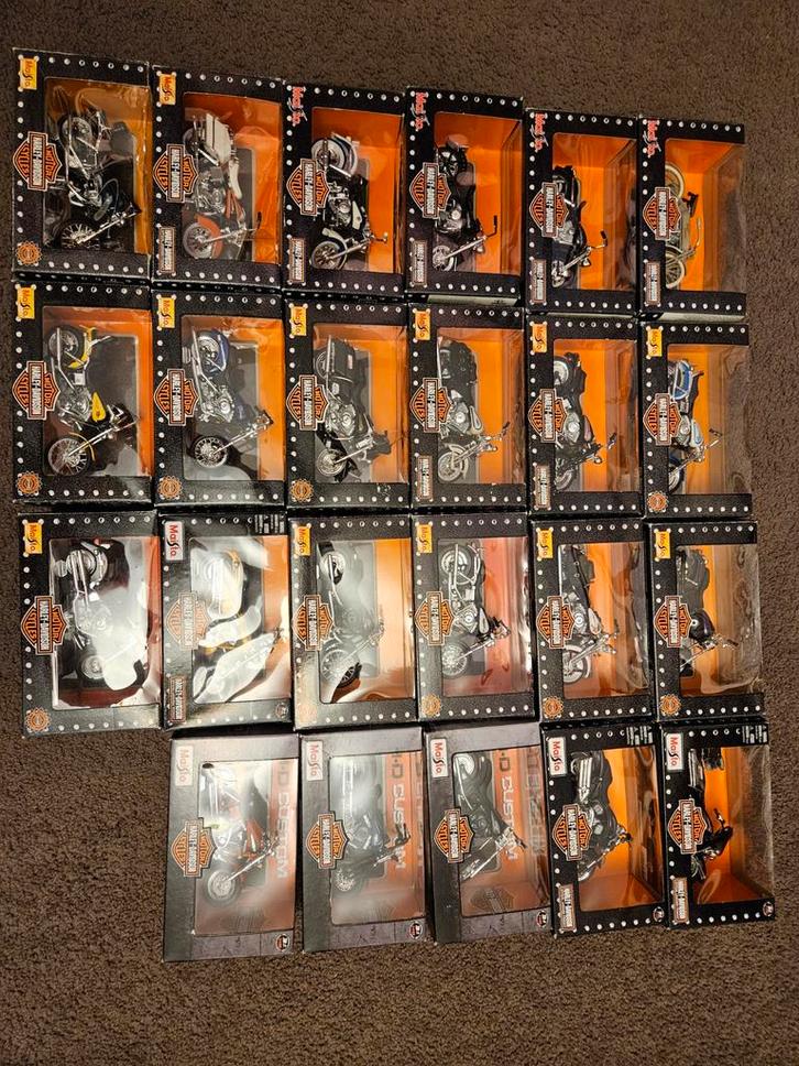 23x harley davidson schaalmodellen 1:18 maisto, Verzamelen, Complete verzamelingen en Collecties, Ophalen of Verzenden