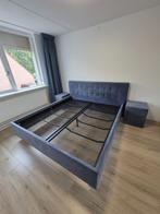 Bed 2-persoons gestoffeerd van BeterBed, Huis en Inrichting, Slaapkamer | Bedden, Ophalen, Blauw, Tweepersoons, Zo goed als nieuw