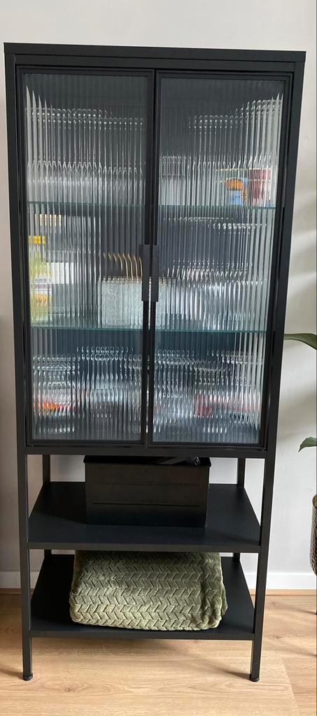 Vitrine kast, Huis en Inrichting, Kasten | Vitrinekasten, Zo goed als nieuw, 50 tot 100 cm, 25 tot 50 cm, Met deur(en), Met plank(en)
