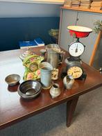 Diverse decoraties: tin, weegschaal, klok, Ophalen