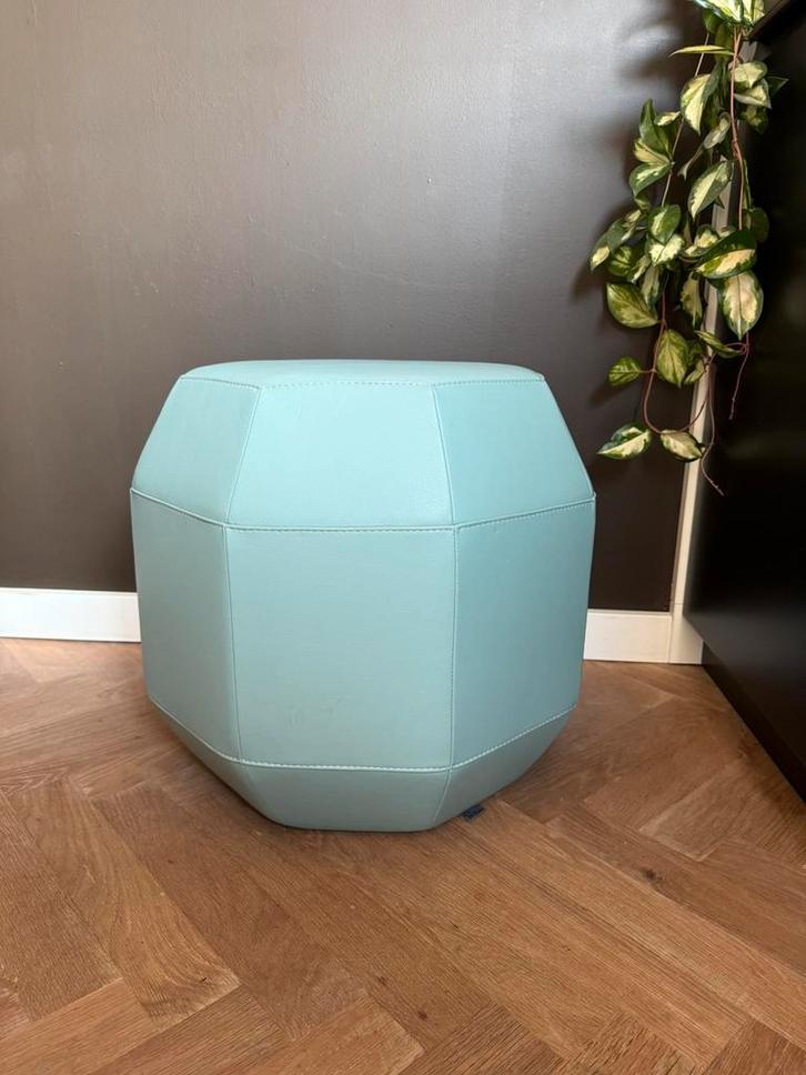 Leolux Amulet poef II Ceras leder, Huis en Inrichting, Banken | Voetenbanken en Poefen, Zo goed als nieuw, Minder dan 50 cm, Rond