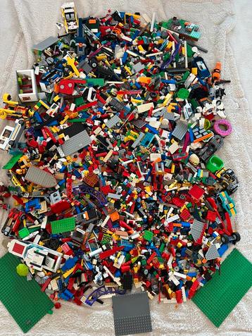 Lego heel veel lego beschikbaar voor biedingen