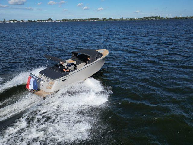 Lifestyle 780 (bj 2024), Watersport en Boten, Sloepen, Gebruikt, 70 pk of meer, 6 meter of meer, Benzine