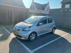 Toyota Aygo 1.0 12V Vvt-i 5DRS 2007 Grijs, Auto's, Toyota, Voorwielaandrijving, 4 stoelen, 68 pk, Origineel Nederlands