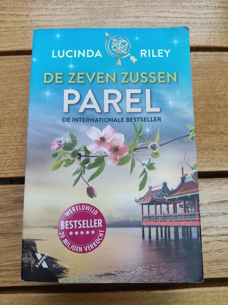 De Zeven Zussen - Parel, Boeken, Thrillers, Gelezen, Lucinda Riley, Ophalen of Verzenden, Nederland