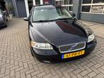 Volvo V70 2.4 Momentum / YOUNGTIMER / Leder / Carplay / Navi, Auto's, Volvo, Voorwielaandrijving, Stoelverwarming, Beige, Zwart