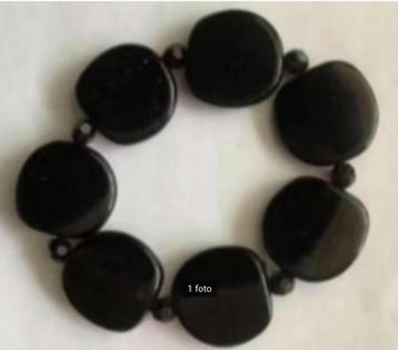 Zwarte, elastieke armband schijfjes kraaltjes kunststof; 2,2 beschikbaar voor biedingen