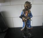 BEELD- INDIAAN MET VERENTOOI EN BIJL/ RESIN? POLYSTONE?, Ophalen of Verzenden
