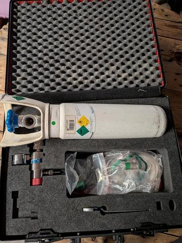 Zuurstof koffer, zuurstof fles met reduceer ventiel + masker beschikbaar voor biedingen