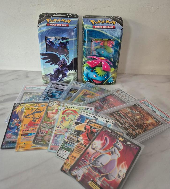 Pokémon. Kleine verzameling:  Slabs, Raws & Battle decks, Hobby en Vrije tijd, Verzamelkaartspellen | Pokémon, Zo goed als nieuw