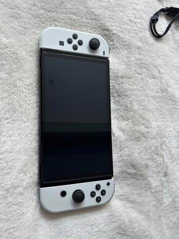 Nintendo Switch OLED Wit + Accessoires + Hori Split Pad beschikbaar voor biedingen