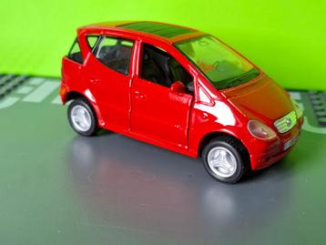 Maisto Edocar - Mercedes A140 [rood] 1/34 2 beschikbaar voor biedingen