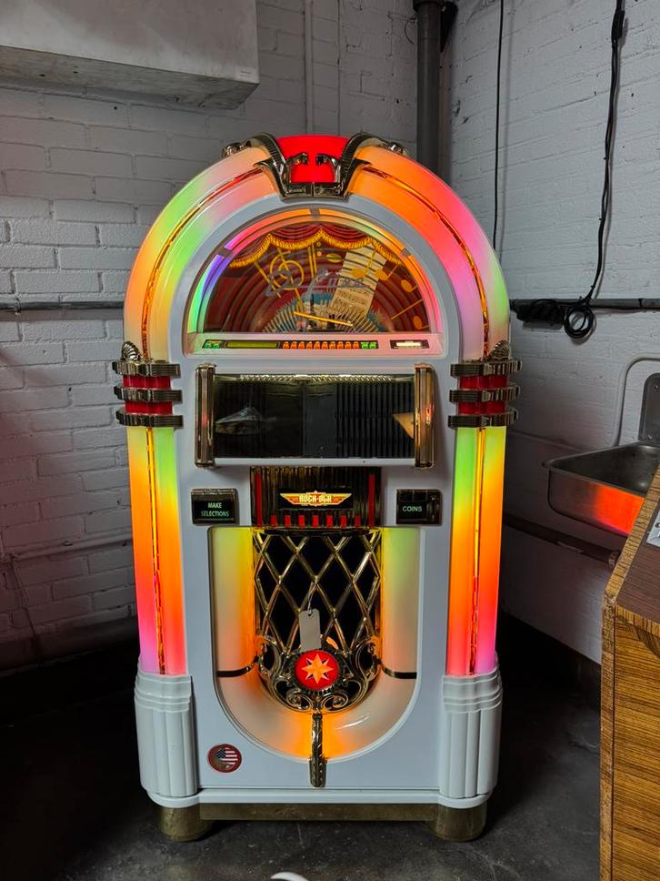 Rock-Ola Bubbler Deluxe 100 CD Jukebox Hoogglans Wit, Verzamelen, Automaten | Jukeboxen, Zo goed als nieuw, Rock Ola, 1970 tot heden