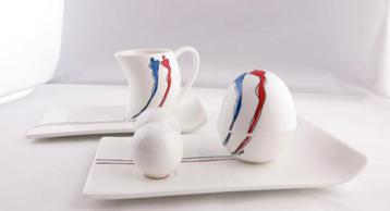 Corry Ammerlaan-van Niekerk Artihove Porselein Set beschikbaar voor biedingen