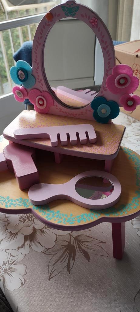 Djeco kleine kaptafel met kam etc, Kinderen en Baby's, Speelgoed | Houten speelgoed, Gebruikt, Overige typen, Ophalen of Verzenden