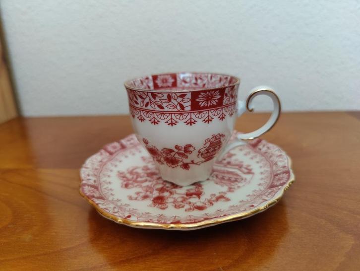 Vintage brocante Mocca kop en schotel Theresia servies rood, Antiek en Kunst, Antiek | Servies los, Verzenden