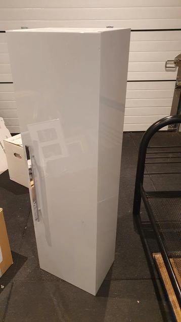 Hoogglans grijze (badkamer)kast nieuwstaat beschikbaar voor biedingen