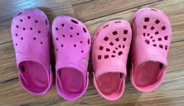 1 paar roze crocs (niet de echte) in maat 28/29 en maat 31 beschikbaar voor biedingen