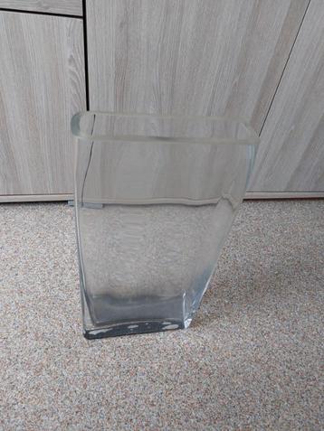 Stevige vaas van dik glas - Hoogte 40 cm. beschikbaar voor biedingen