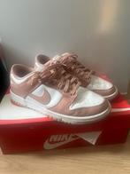 W Nike Dunk Low, Ophalen of Verzenden, Zo goed als nieuw, Wit