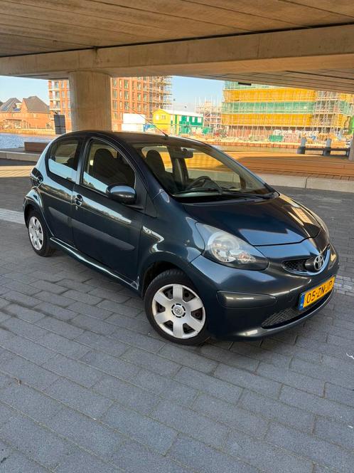 Toyota Aygo 5DRS NIEUWE APK, Auto's, Toyota, Particulier, Aygo, Benzine, A, Hatchback, Handgeschakeld, Origineel Nederlands, Zilver of Grijs