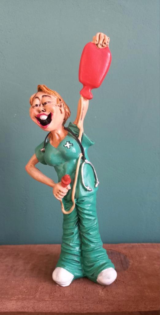 Grappige Verpleegster Beeldje, Verzamelen, Beelden en Beeldjes, Ophalen of Verzenden