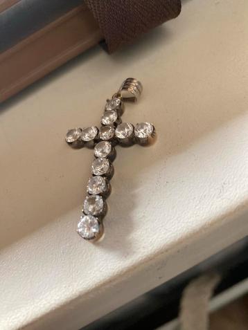Kruis Hanger met Strass beschikbaar voor biedingen