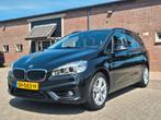 BMW 2-Serie Gran Tourer 218i 136pk Aut 7p. 2018 Zwart Trekha, Auto's, 74 €/maand, 2-Serie Gran Tourer, 7 stoelen, Zwart