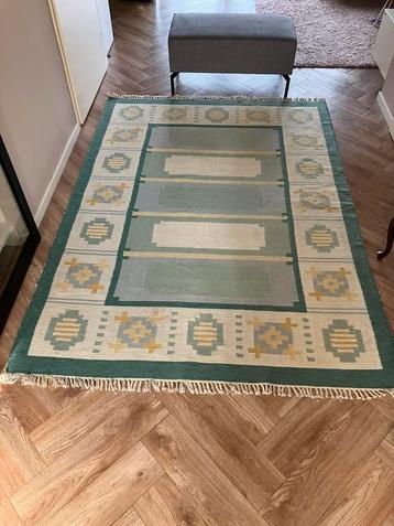 Prachtig vintage kleed beschikbaar voor biedingen