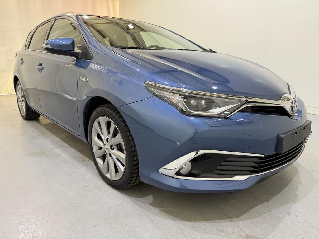 Toyota Auris HB 1.8 Hybrid Dynamic Aut. (bj 2016, automaat), Auto diversen, Schadeauto's, Toyota, Automaat, Hybride Elektrisch/Benzine