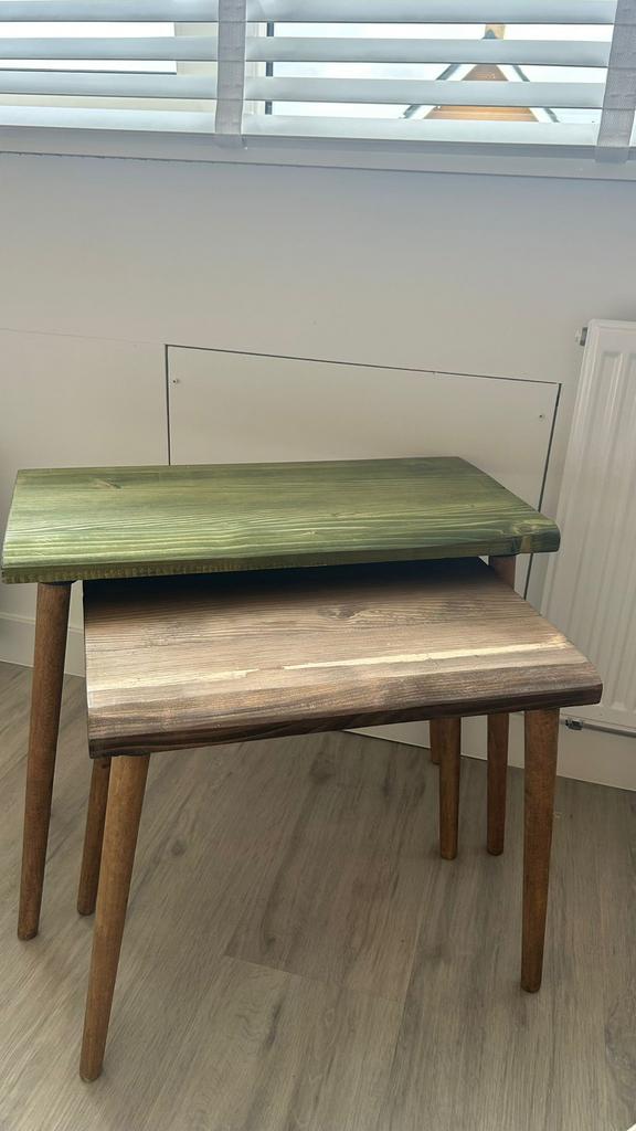 Een set van 2 houten bijzettafels, Audio, Tv en Foto, Fotocamera's Analoog, Ophalen of Verzenden, Zo goed als nieuw, Spiegelreflex