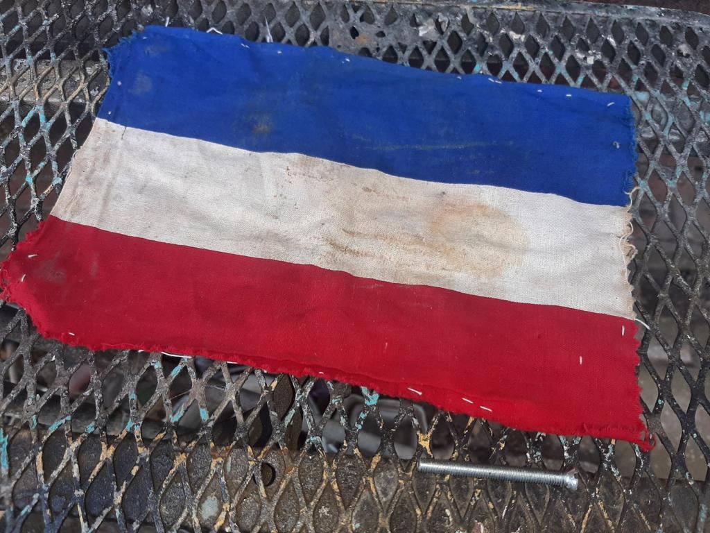 Nederlands bevrijding driekleur  /geen vlag., Ophalen of Verzenden, Nederland, Embleem of Badge