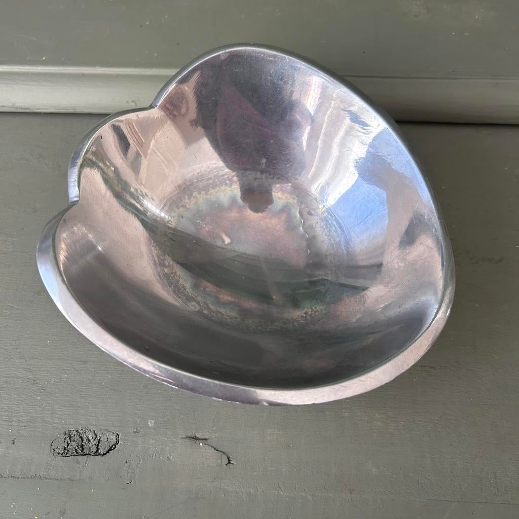 Metalen schaal in hartvorm - JJT 1999 Henk Reus, Ophalen of Verzenden