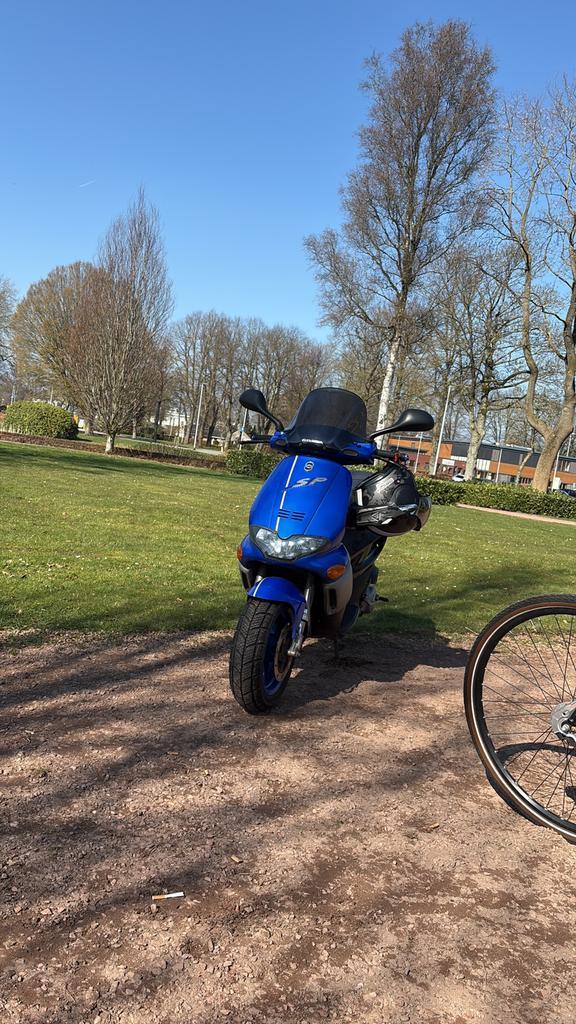 Gilera runner 70 cc dd, Fietsen en Brommers, Scooters | Piaggio, Zo goed als nieuw, Overige modellen, Tweetakt, Ophalen of Verzenden