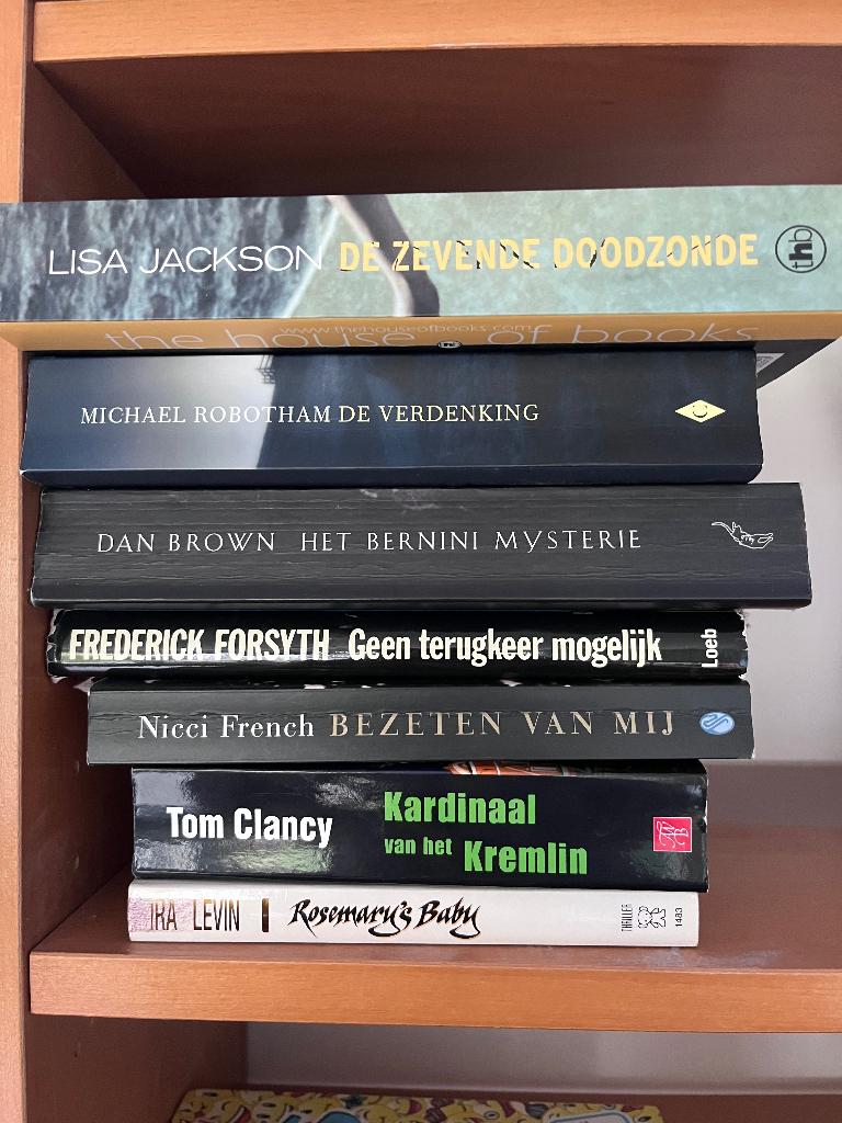 Set thrillers Nederlandstalig 7 stuks, Ophalen, Gelezen, Nederland