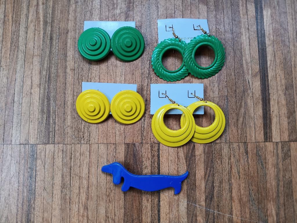 Retro oorbellen + broche teckel, Overige materialen, Hangers, Overige kleuren, Ophalen of Verzenden