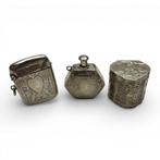 Zilveren lodereindoosje, tondeldoosje, en snuifflesje, Antiek en Kunst, Antiek | Goud en Zilver, Ophalen of Verzenden, Zilver