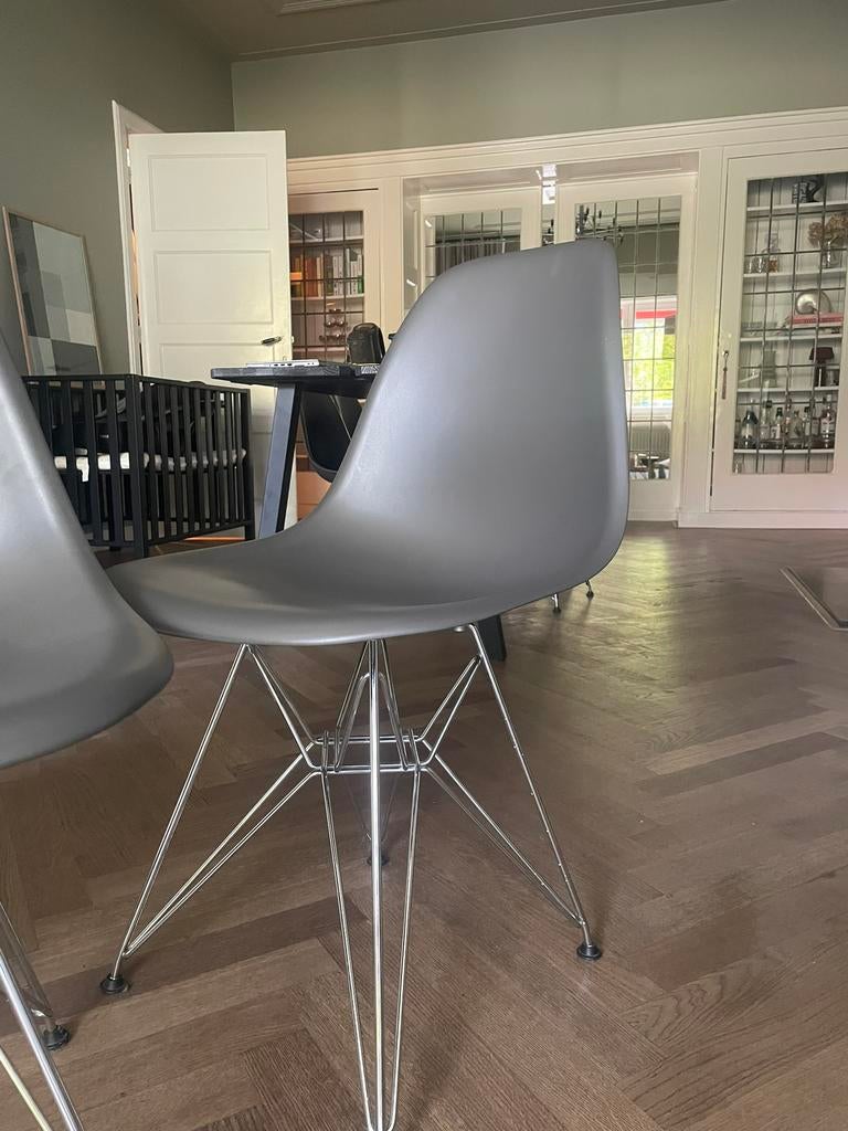 Vitra - Eames - DSR - Basalt (donker grijs) - 7x, Ophalen, Zo goed als nieuw, Grijs, Vijf, Zes of meer stoelen
