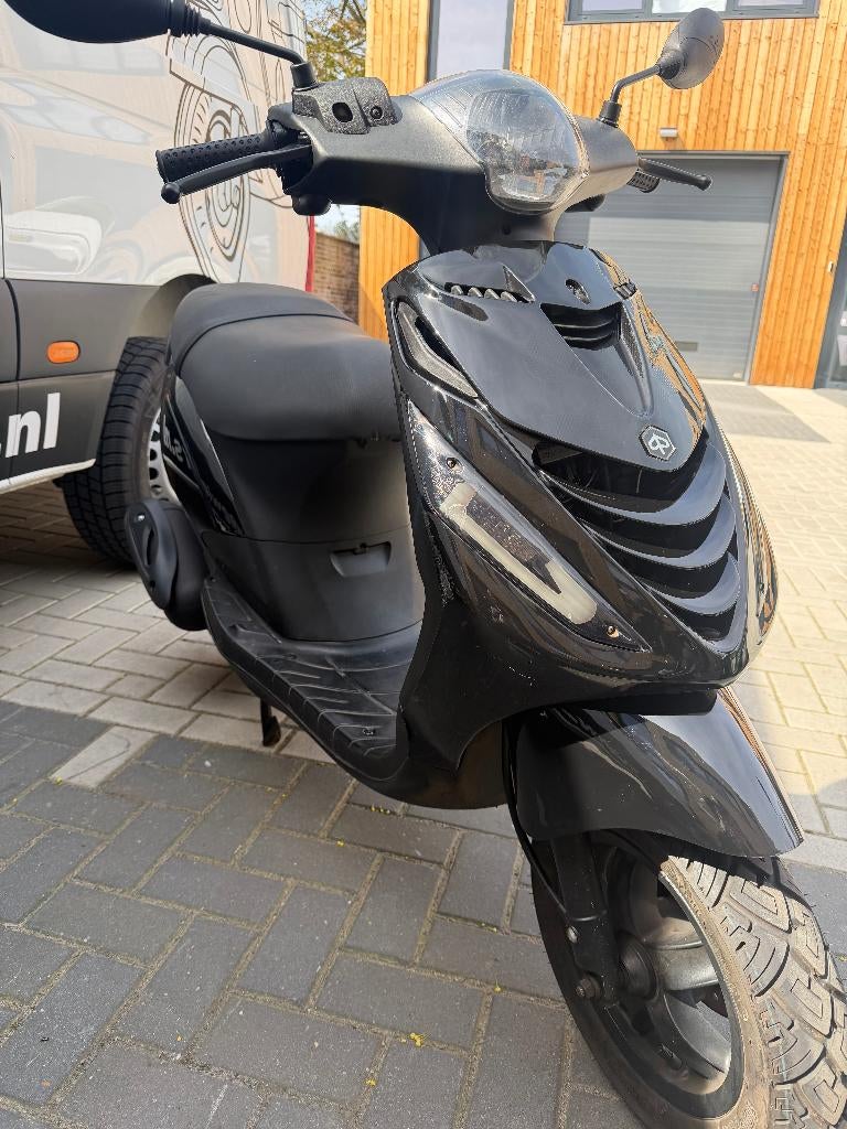 Piaggio zip 2017 BROM 4t2v 16706km glans zwart, Maximaal 45 km/u, Zip, Ophalen of Verzenden, Zo goed als nieuw