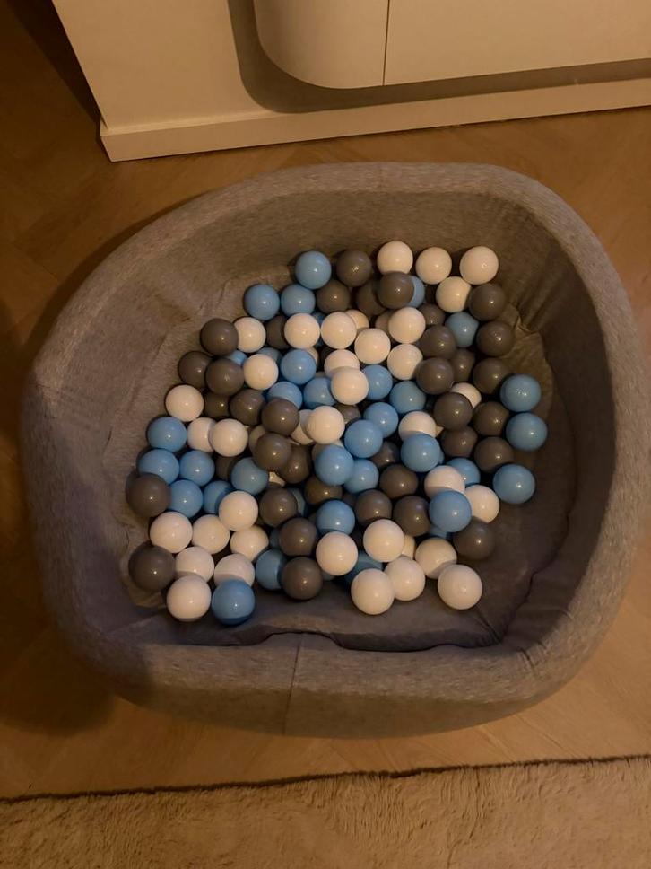 Baby ballenbak met ballen - Grijs/Blauw/Wit, Kinderen en Baby's, Speelgoed | Babyspeelgoed, Zo goed als nieuw, Overige typen, Ophalen