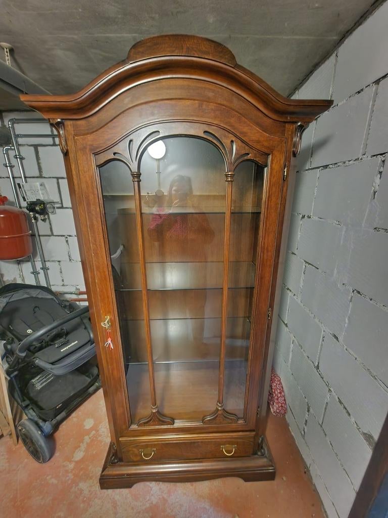 Elegante Vitrinekast Selva - Klassiek Houten Design, Huis en Inrichting, Kasten | Vitrinekasten, Ophalen, Gebruikt, Met deur(en)
