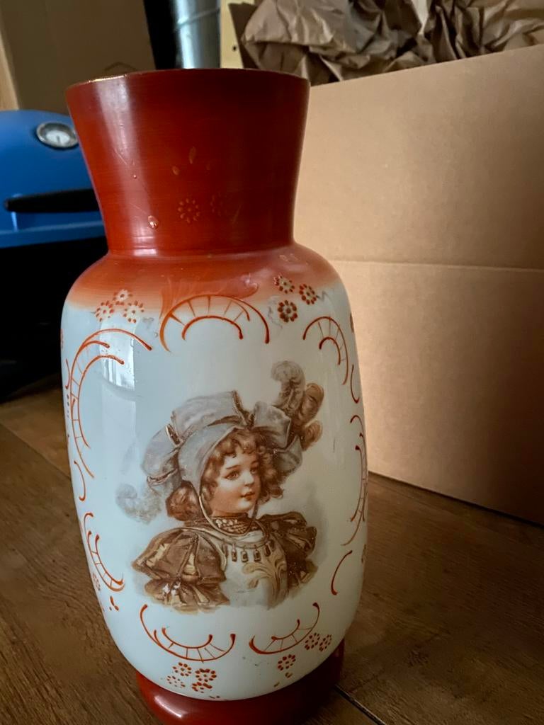 Oude vaas met afbeelding van kind 2x, Ophalen of Verzenden