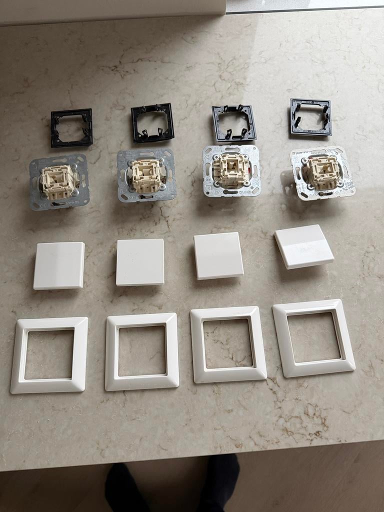 4x Jung AS591 schakelaars - Nieuwbouw, Doe-het-zelf en Verbouw, Elektra en Kabels, Ophalen of Verzenden, Zo goed als nieuw, Schakelaar