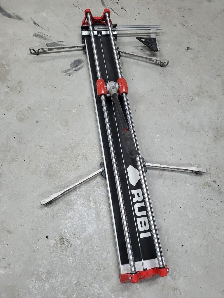tegelsnijder Rubi tot 120cm + snijtafeltje, Ophalen, Gebruikt