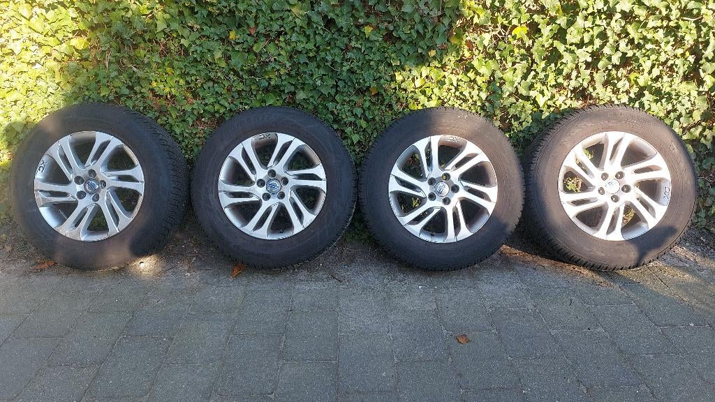 Originele VOLVO XC60 velgen met winterbanden, Ophalen, Gebruikt, Banden en Velgen, 17 inch