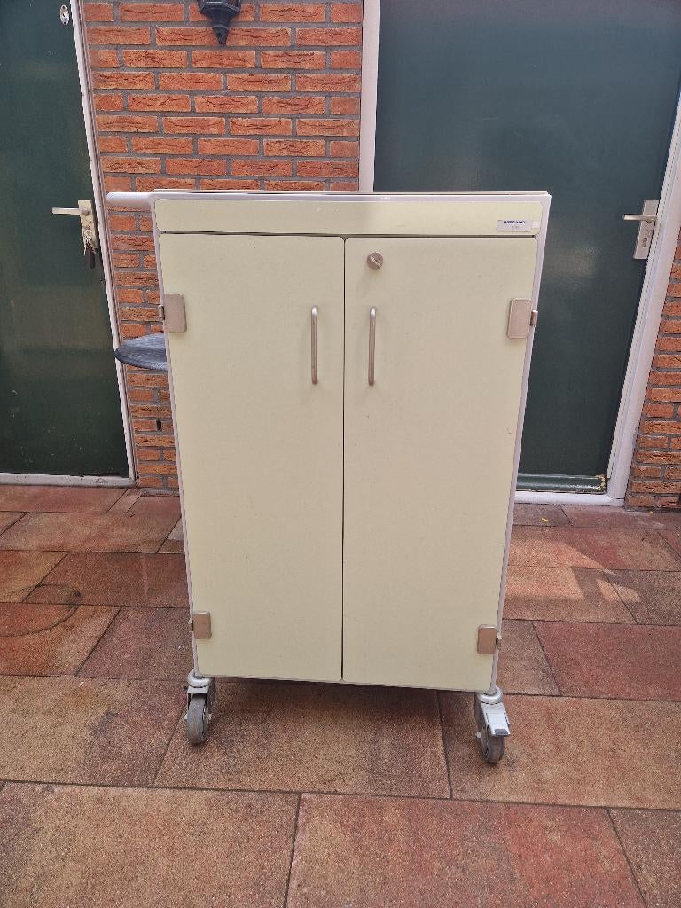 Tandarts/ziekenhuiskast industrieel, Ophalen, Gebruikt