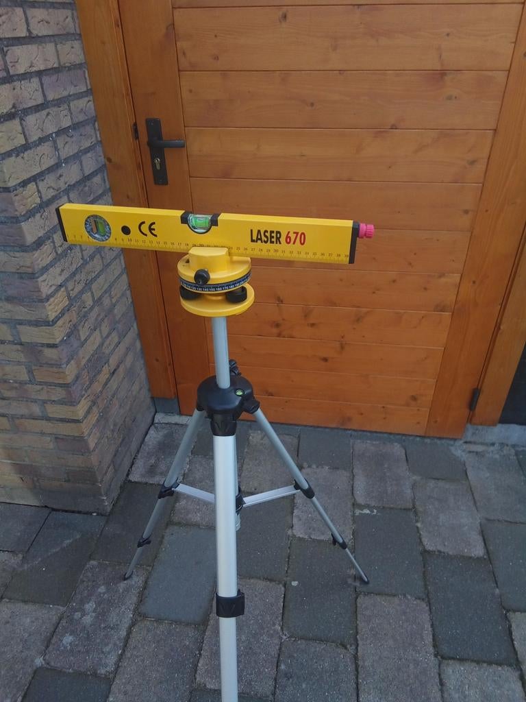 Laser waterpas met verstelbaar statief, Doe-het-zelf en Verbouw, Ophalen, Overige meters