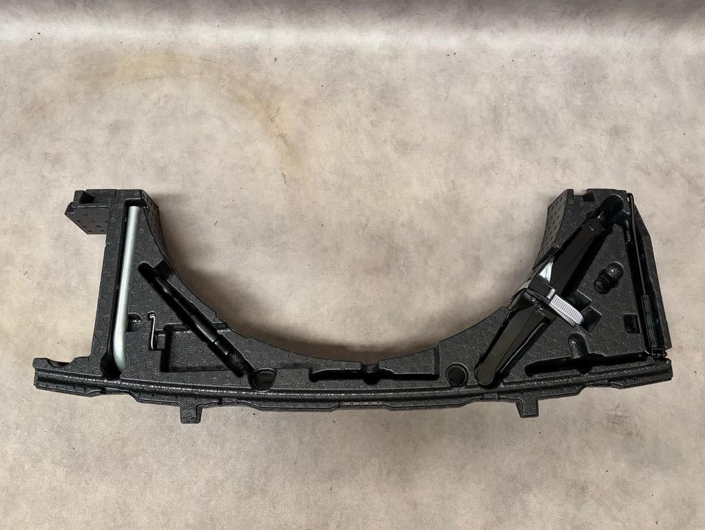 Volkswagen Tiguan 5NN krikset krik schuim sleepoog noodset, Ophalen of Verzenden, Zo goed als nieuw, Manueel, Schaarkrik