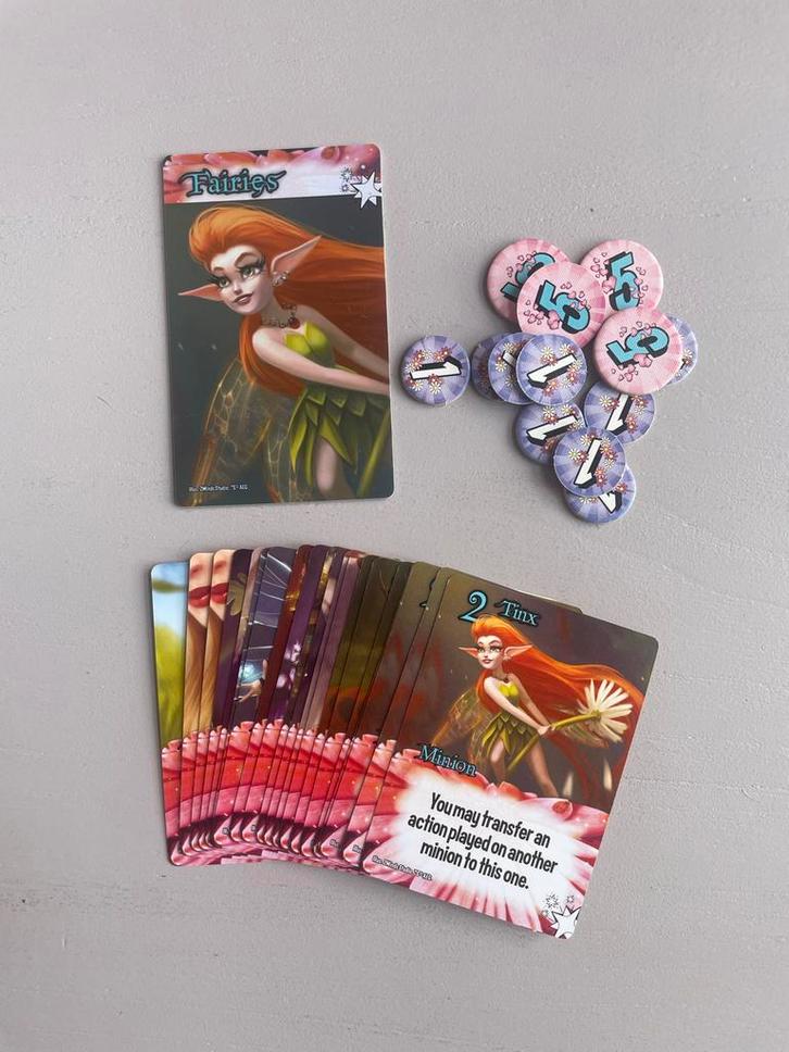 Smash Up: Fairies, Hobby en Vrije tijd, Gezelschapsspellen | Kaartspellen, Zo goed als nieuw, Een of twee spelers, Ophalen of Verzenden