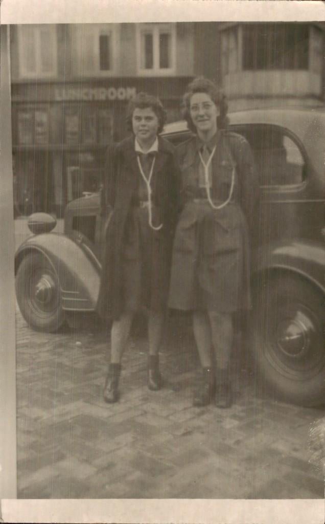 Foto(kaart) - Onbekend - Lunchroom - Auto, Ophalen of Verzenden, 1940 tot 1960, Zuid-Holland